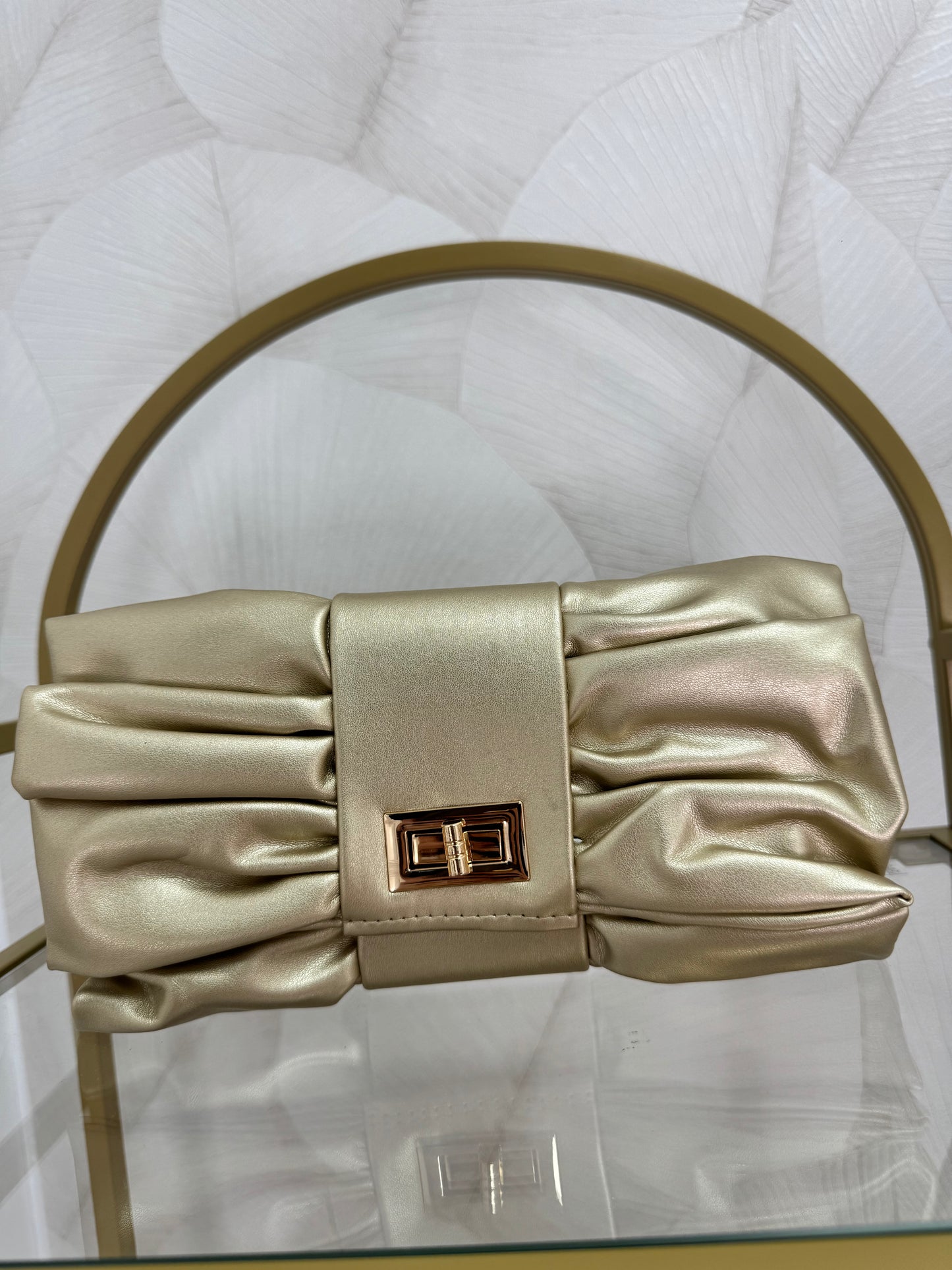 BOLSO DRAPEADO DORADO