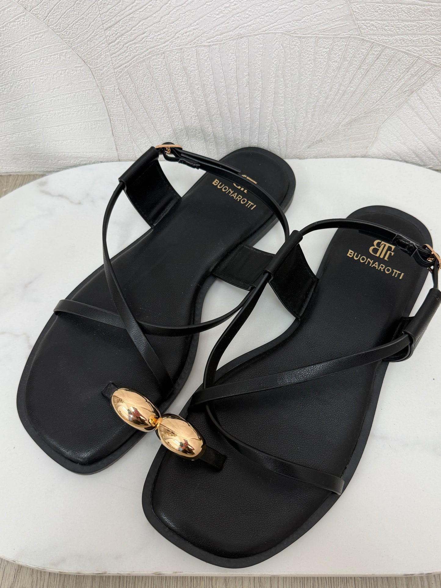 SANDALIA PLANA NEGRA