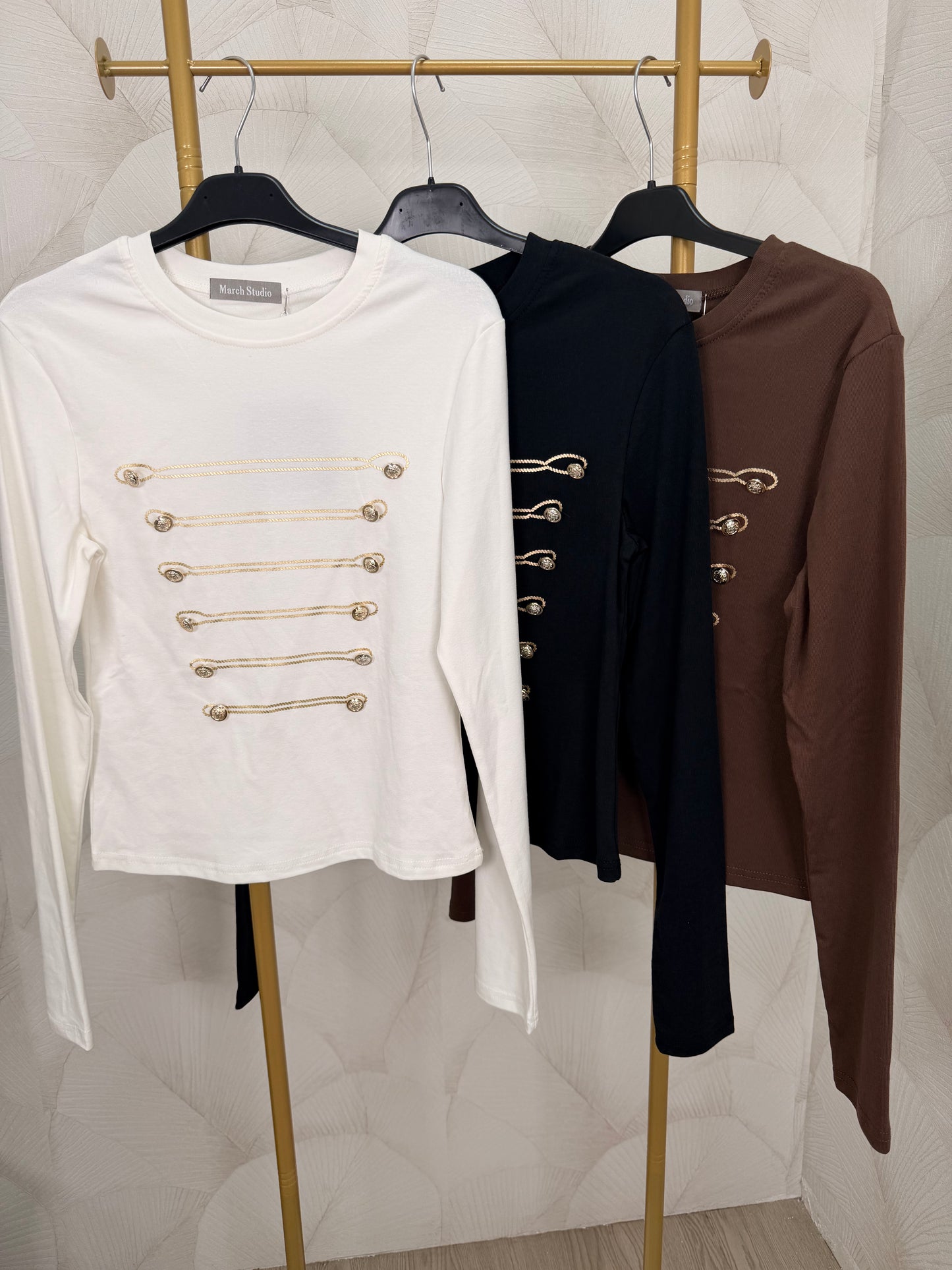 CAMISETA BOTONES