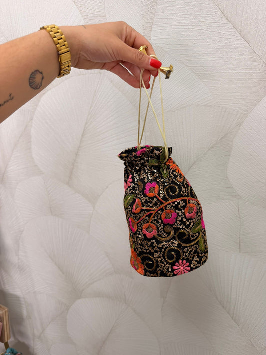 BOMBONERA NEGRA ESTAMPADA