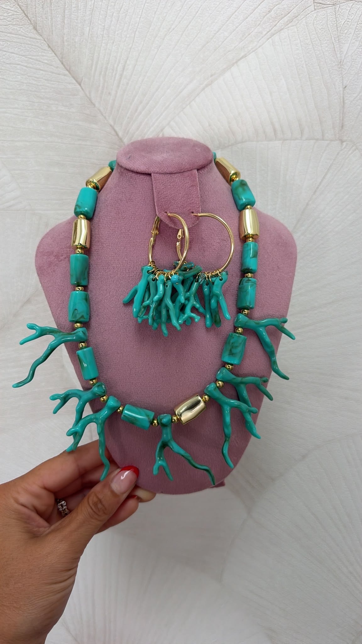 COLLAR Y PENDIENTES CORALES AZUL AGUA