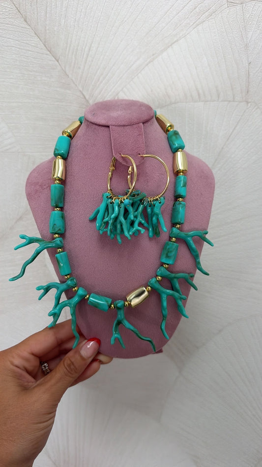 COLLAR Y PENDIENTES CORALES AZUL AGUA