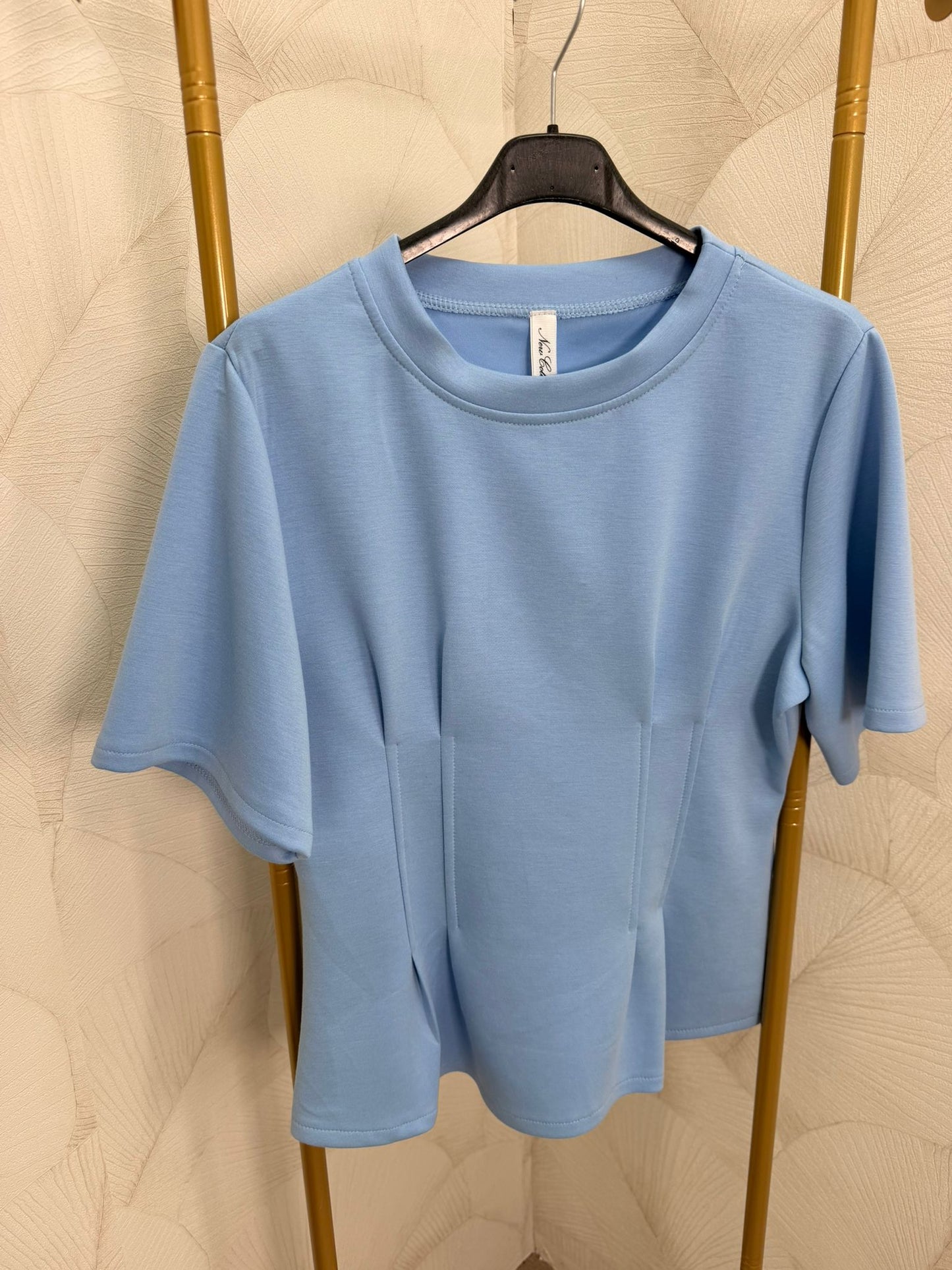 CAMISETA ENTALLADA CAPA DE AIRE