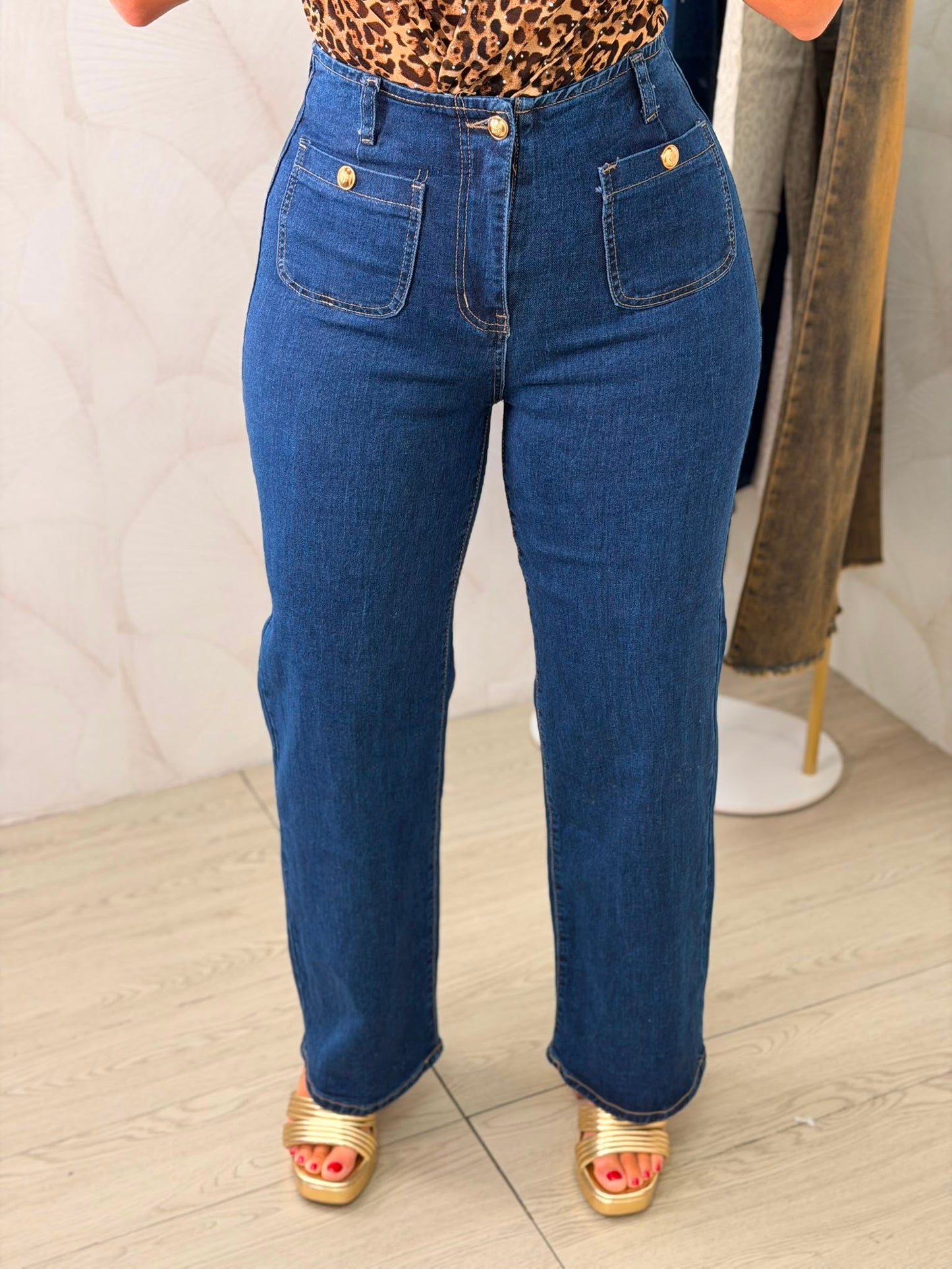 PANTALÓN VAQUERO BOLSILLO BOTÓN
