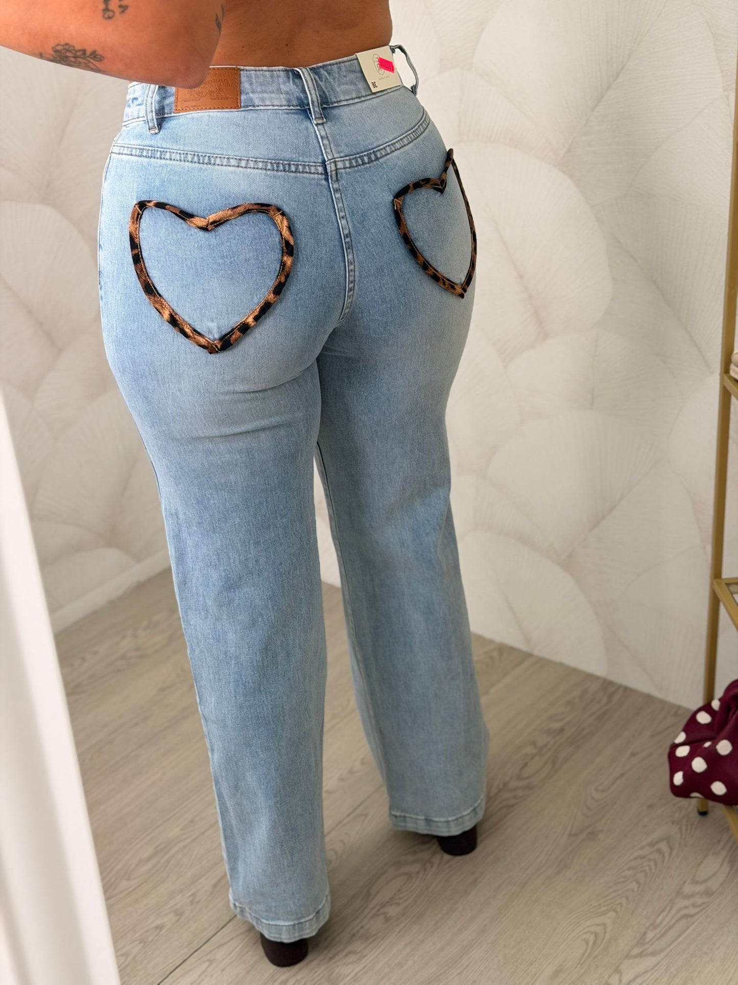 PANTALÓN VAQUERO DETALLE LEOPARDO