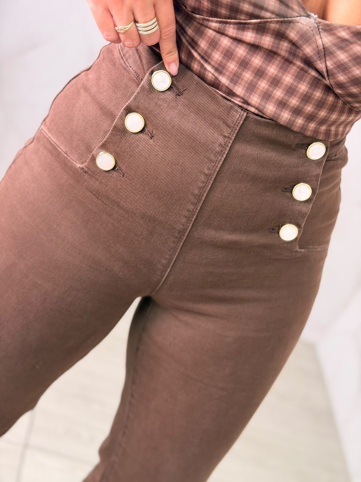 PANTALÓN VAQUERO MARRÓN