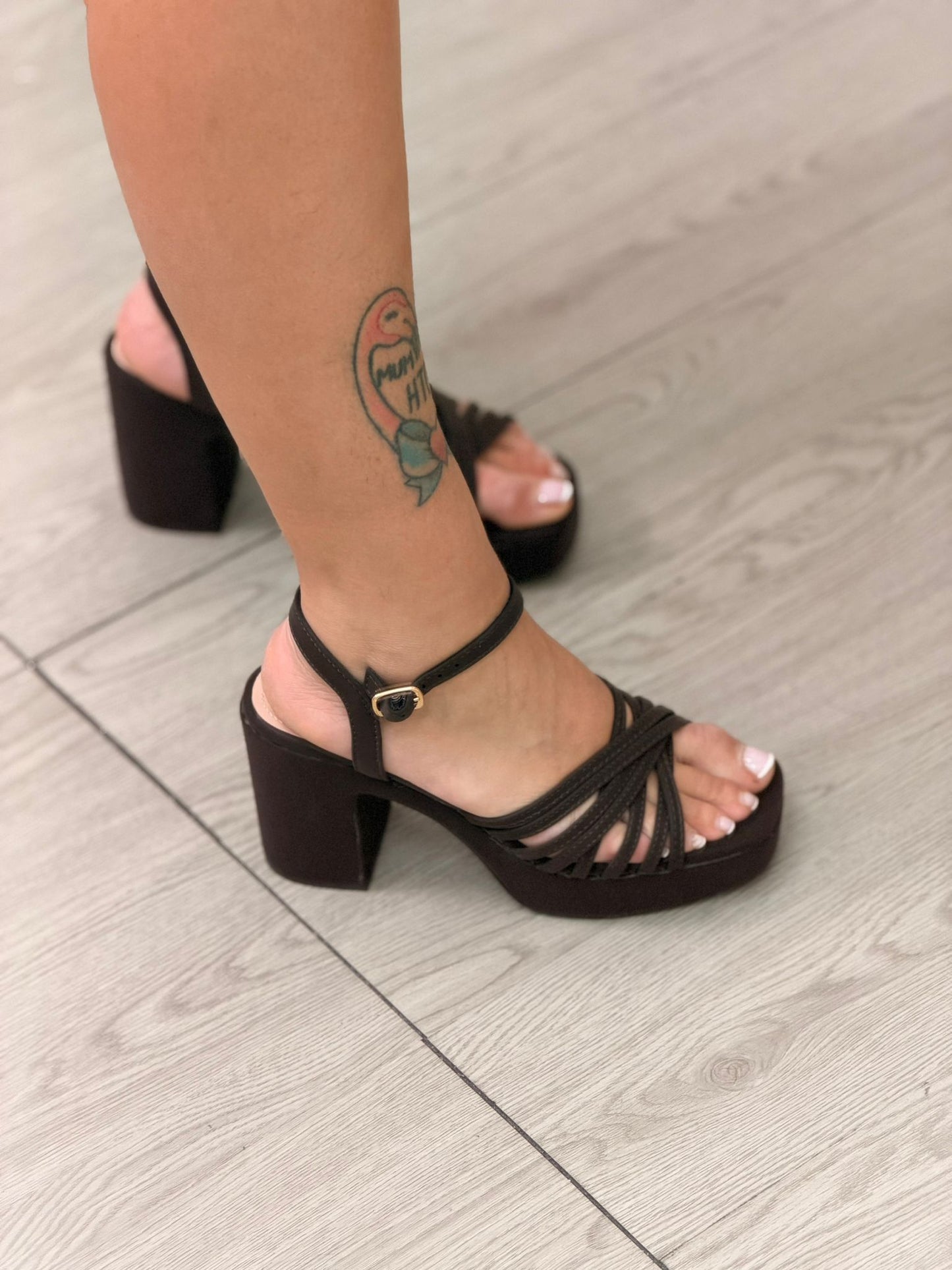 SANDALIA TACÓN ANCHO MARRÓN