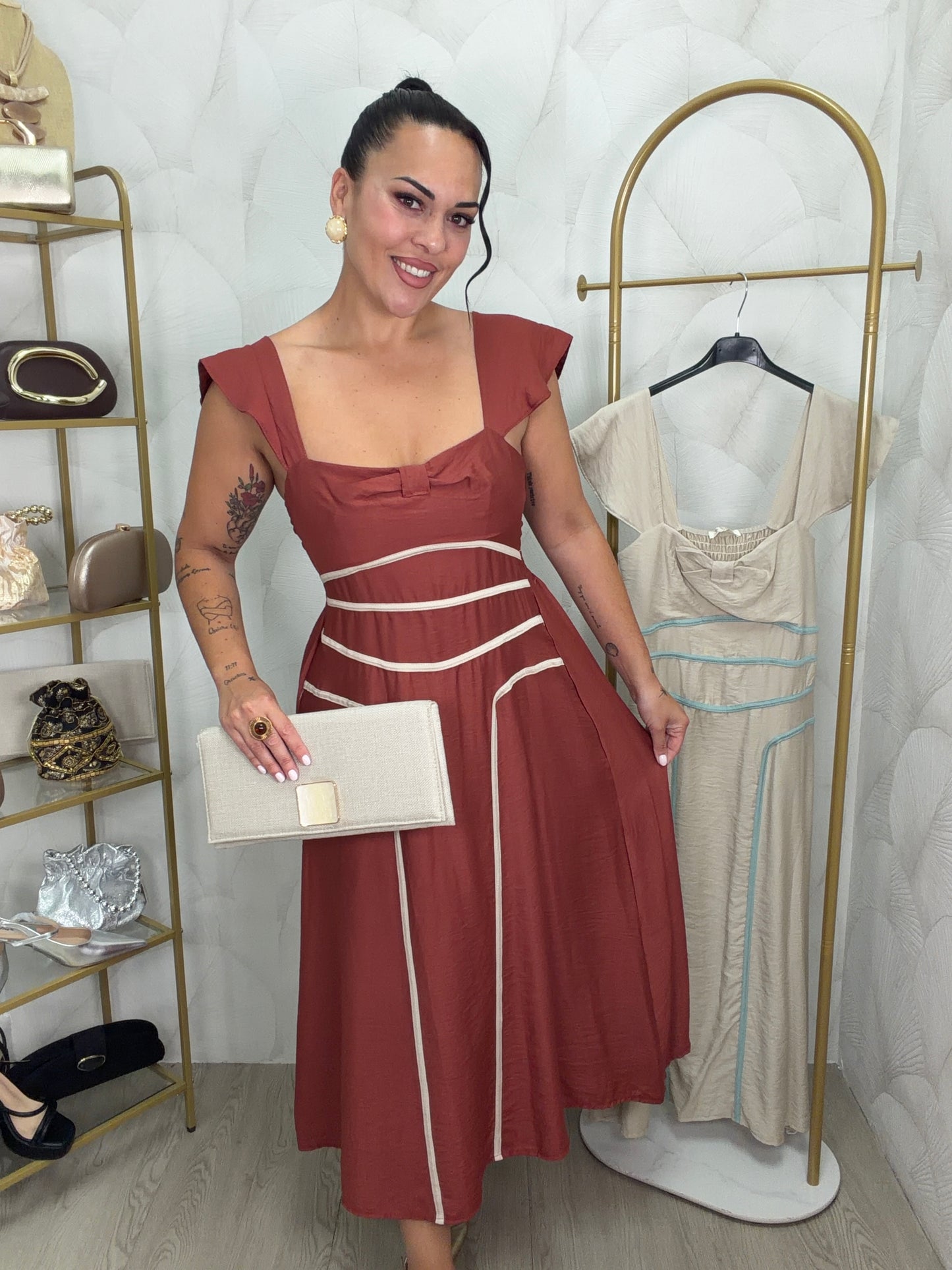 VESTIDO DETALLE LÍNEAS