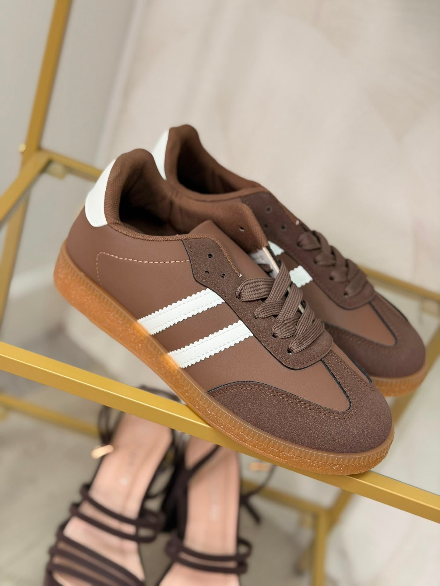 ZAPATILLA DEPORTIVA MARRÓN