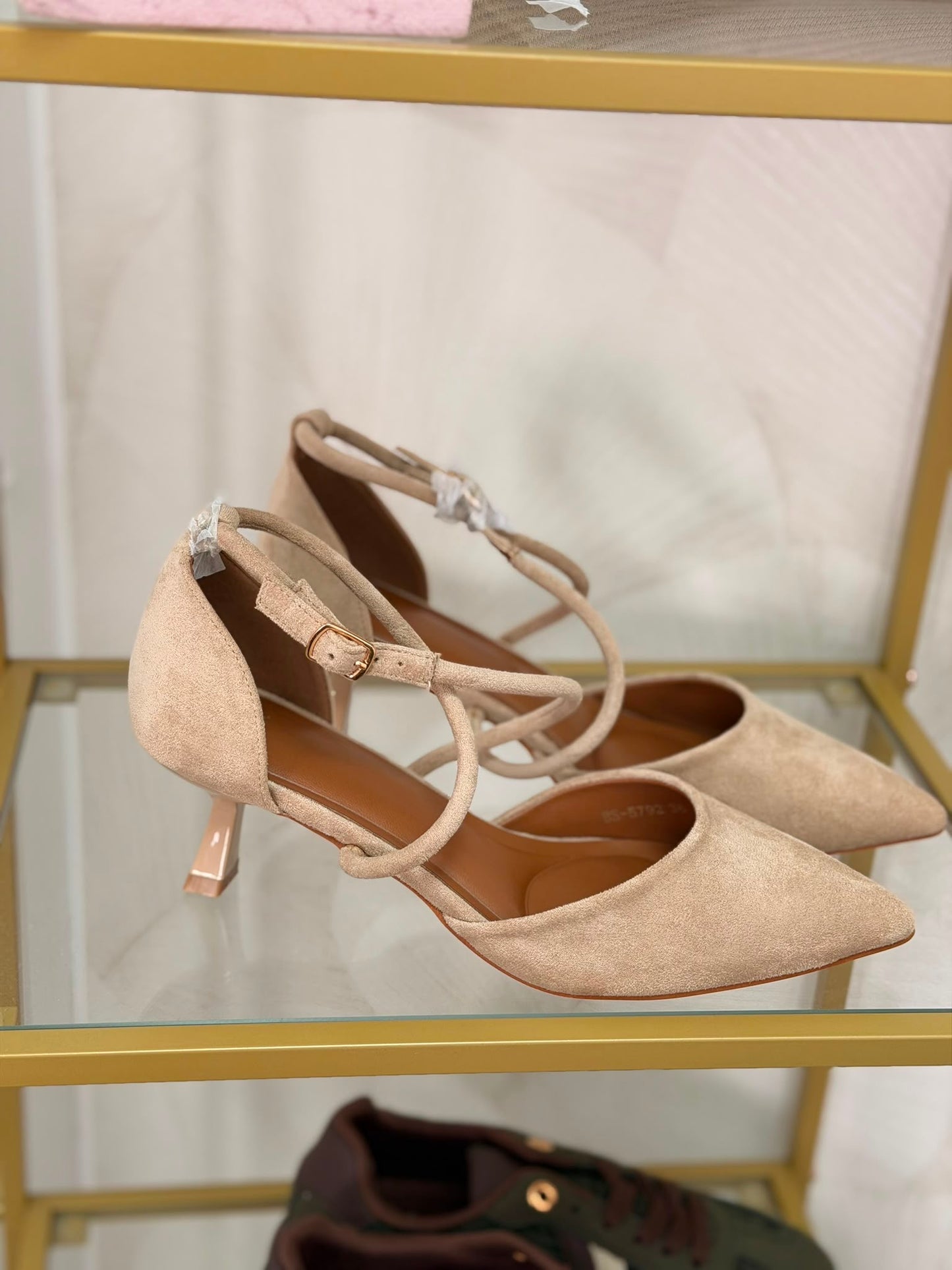 ZAPATO TACÓN PICO BEIGE